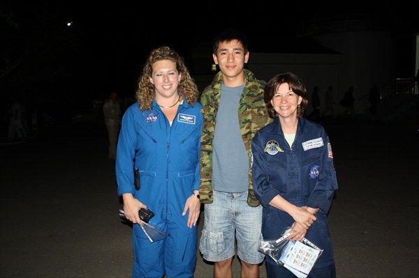 Врач американской команды (слева) и космонавт следующего экипажа